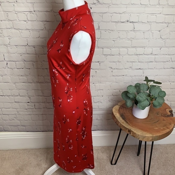 Attention Red Floral Sleeveless Dress - Picture 8 of 14